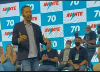 David Almeida participa do lançamento da pré-candidatura de André Janones à Presidência pelo Avante