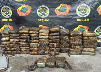 Trio é preso com cerca de 80 quilos de drogas dentro de barco que tinha como destino, Manaus