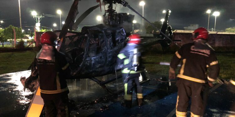 VÍDEO: Helicóptero do Ibama é incendiado criminalmente dentro do Aeroclube de Manaus