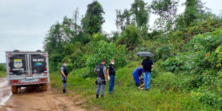 Após ser raptado, homem é encontrado com marcas de tiros em ramal no Iranduba