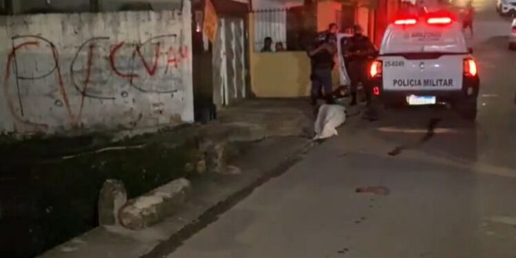 Homem é assassinado a tiros em área vermelha no bairro Da Paz