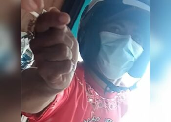 VÍDEO: Comerciante filma momento que é assaltado dentro de loja, em Parintins