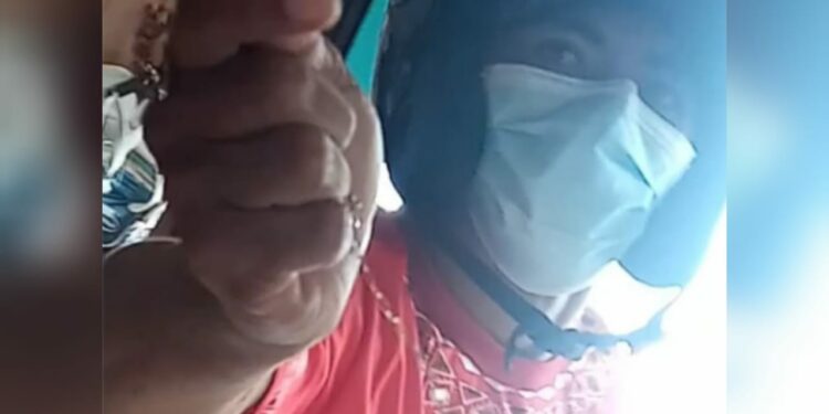 VÍDEO: Comerciante filma momento que é assaltado dentro de loja, em Parintins