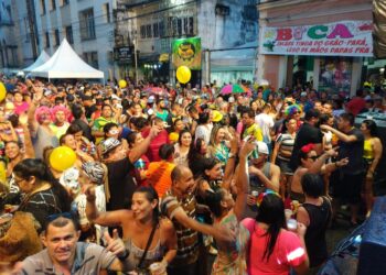David Almeida determina suspensão de festas e blocos de rua do carnaval 2022