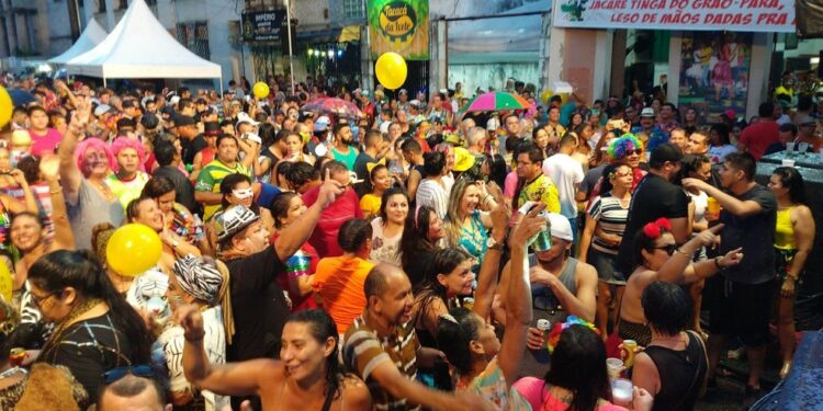 David Almeida determina suspensão de festas e blocos de rua do carnaval 2022