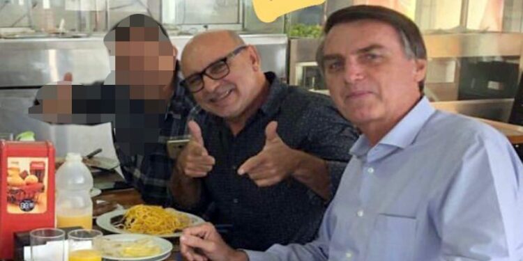 Queiroz se lança candidato a deputado federal e diz que conta com o apoio da família Bolsonaro