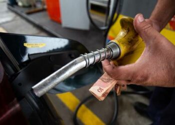 Petrobras sobe preço da gasolina e do diesel a partir de quarta-feira (12)