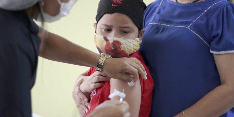 Vacinação contra Covid-19 em crianças sem comorbidade inicia nesta segunda (24) em Manaus
