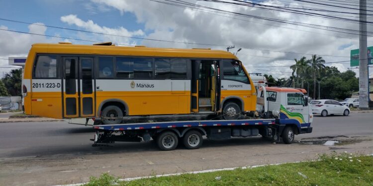 “Amarelinhos” são tirados das ruas durante fiscalização do Detran-AM na zona Leste da cidade