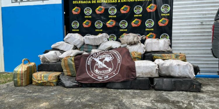 Polícia Federal apreende mais de 1,5 tonelada de maconha no rio Negro