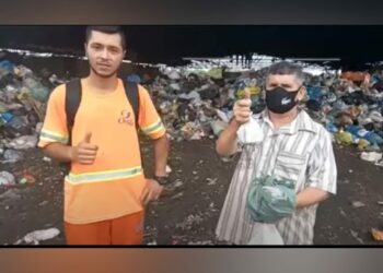 Gari acha R$ 4 mil em lixão e devolve para dono que tinha jogado por engano