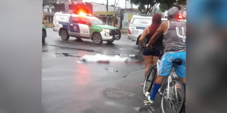 Após noite de bebedeira, homem é esfaqueado até a morte por ‘colega’, no Jorge Teixeira