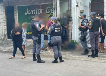 População se revolta com ladrão e parte para agressões, na zona Sul de Manaus