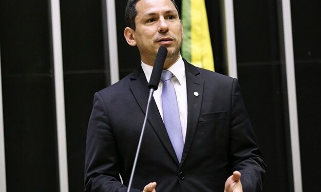 Marcelo Ramos comemora PL que cria tarifas aos usuários de energia solar