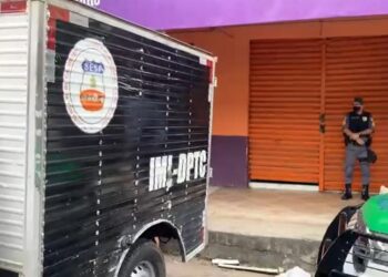 VÍDEO: Jovem é executado a tiros após ser perseguido no Novo Aleixo