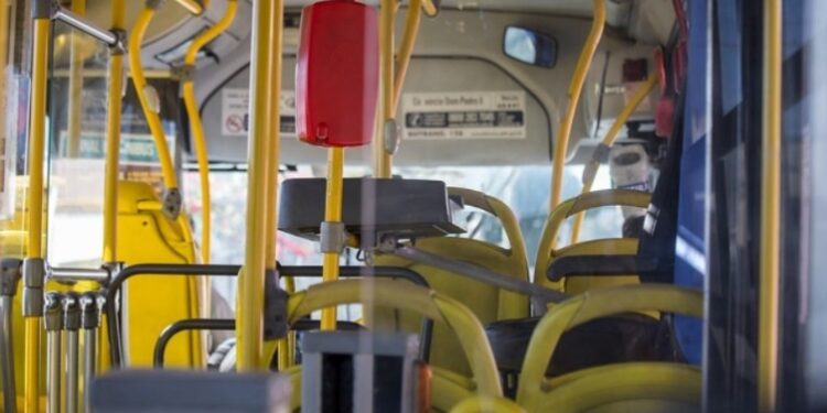 Homem é preso por estupro de vulnerável e importunação sexual em ônibus