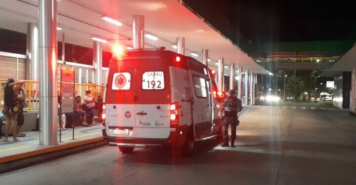 Passageiro é esfaqueado durante assalto a linha de ônibus 450, em Manaus