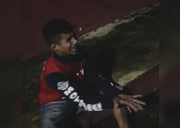 VÍDEO: Homem é castigado pelo ‘tribunal do crime’ após roubar a mãe, em Iranduba