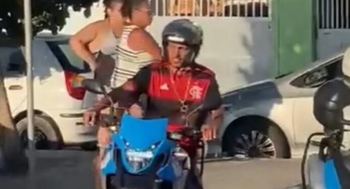 Homem é preso após subir em moto da PM e fingir dar partida