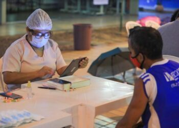 Governo do Amazonas realiza contratação temporária de profissionais de saúde para combater Ômicron