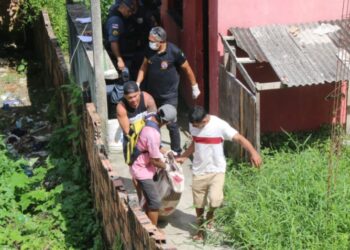 Jovem é morta com tiro na cabeça dentro da casa do namorado, no Tarumã