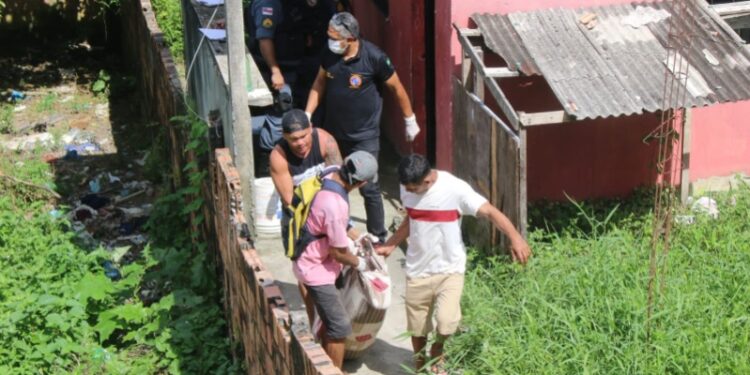 Jovem é morta com tiro na cabeça dentro da casa do namorado, no Tarumã