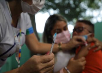 Tem dúvidas sobre vacinação contra Covid-19 em crianças? Pediatra da SES-AM esclarece a população