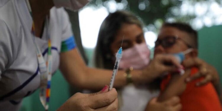 Tem dúvidas sobre vacinação contra Covid-19 em crianças? Pediatra da SES-AM esclarece a população