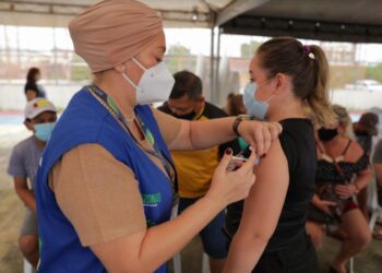 Vacinação em supermercados: Veja a lista com os estabelecimentos que terão postos de atendimento