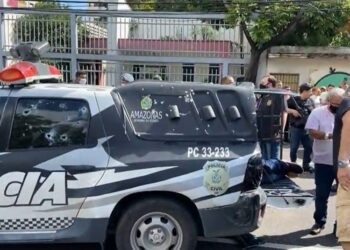 Urgente: Viatura da PC é fuzilada por criminosos a caminho da audiência de custódia; um preso morreu