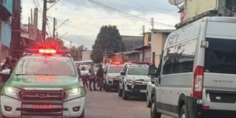 Adolescente morre ao ter cabeça crivada de balas na frente da mãe, no Novo Aleixo