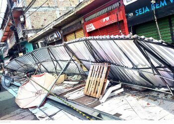 Criança morre ao ser atingida durante desabamento de marquise, no Jorge Teixeira