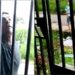 VÍDEO: Enfurecido, homem tenta invadir casa da ex com facão após descumprir medida protetiva