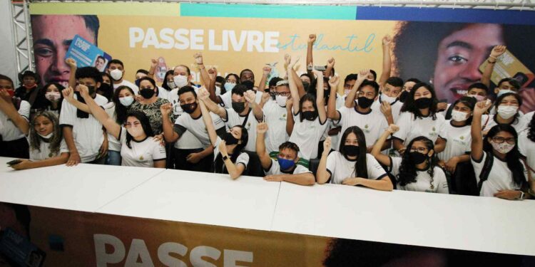 Estudantes da rede estadual serão cadastrados automaticamente no Passe Livre Estudantil