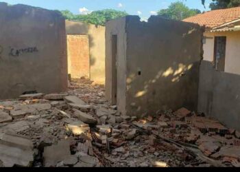 Idoso é soterrado ao demolir casa por causa de valor alto do IPTU