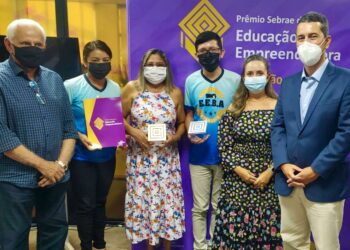 Professores da rede estadual em Parintins vencem prêmio de educação empreendedora do Sebrae