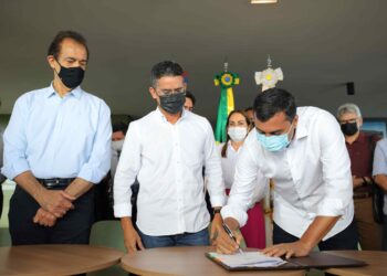 Wilson Lima e David Almeida assinam protocolo de intenções inédito no segmento de gás natural