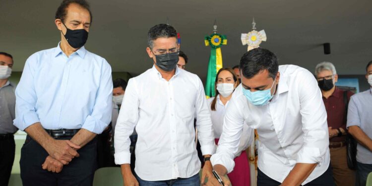 Wilson Lima e David Almeida assinam protocolo de intenções inédito no segmento de gás natural