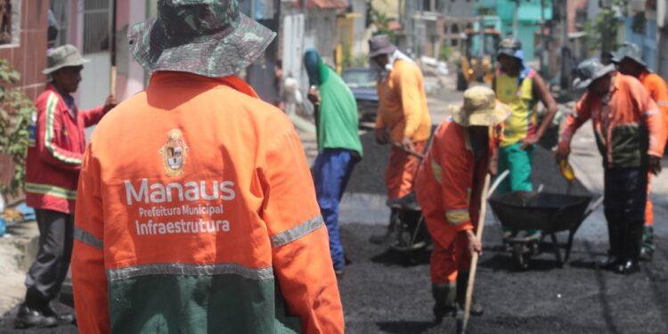 Prefeitura de Manaus leva infraestrutura à rua da Comunidade da Sharp, que estava abandonada