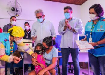 Crianças da zona rural são imunizadas contra a Covid-19 em ação da Prefeitura de Manaus