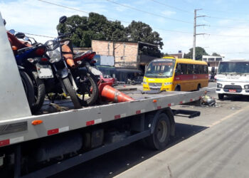 Dez veículos de transportes de passageiros irregulares são retirados das ruas de Manaus pelo IMMU