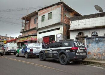 Na Compensa, jovem é executado a tiros enquanto saía de casa para trabalhar