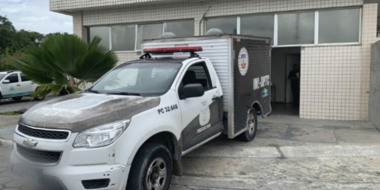 Homem morre após ser baleado enquanto jogava futebol, em Manaus
