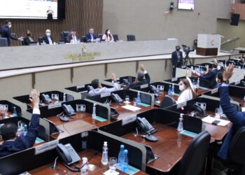 Vereadores de Manaus transformam feriado de Carnaval em férias de 11 dias