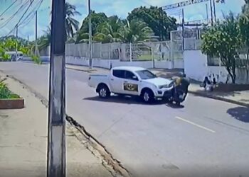 VÍDEO: Mototaxista morre ao ser arremessado em acidente de trânsito no Amazonas