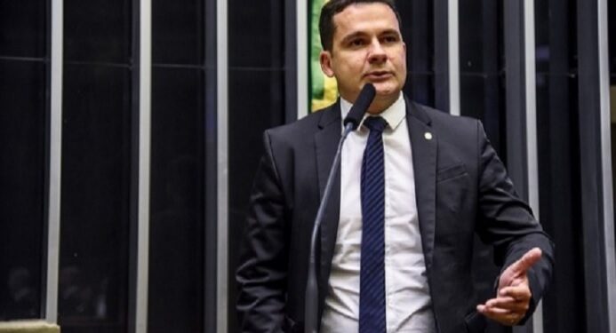 Série eleições 2022: raio-x mostra quanto custam e quanto produzem os deputados do Amazonas