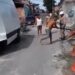 Vídeo: Homem surta com funcionários da Amazonas Energia e quebra tudo na paulada em Manaus