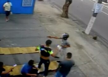 Bandidos fazem arrastão e apontam arma para pacientes em frente à clínica no Centro de Manaus