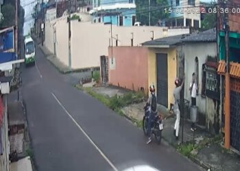 Estudante tem arma apontada para cabeça durante assalto em Manaus