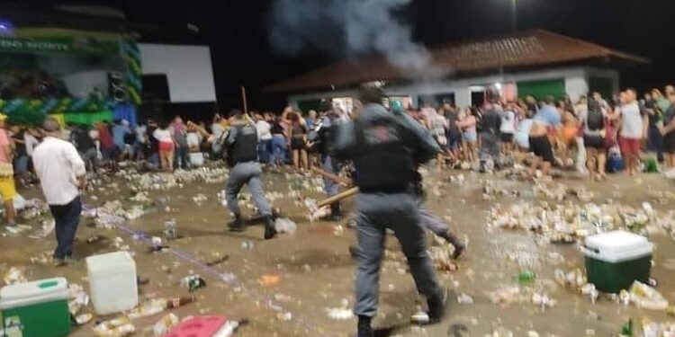 VÍDEO: Aniversário de Atalaia do Norte termina com pancadaria e várias pessoas feridas